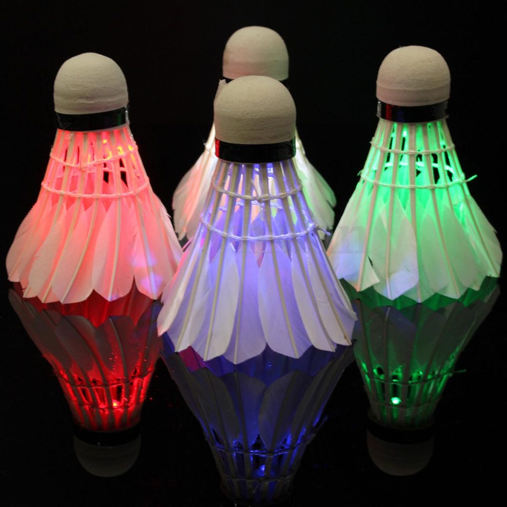 VOLANTS DE BADMINTON LED: Illuminez le ciel