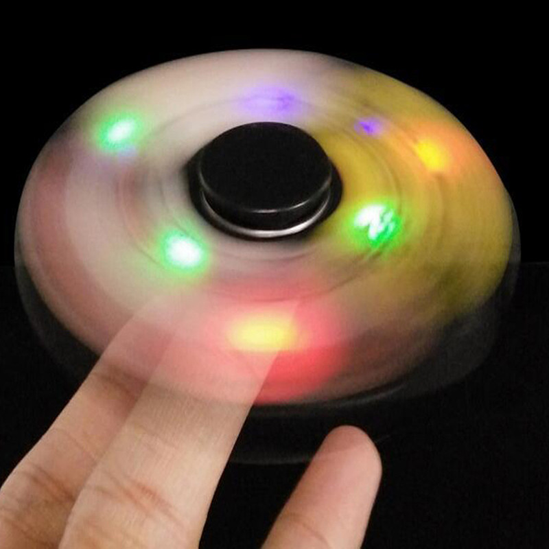 Achetez le hand spinner LED noir avec des lettres noirs